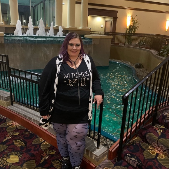 Meet your Posher, Lindsay - Picture 2 of 4